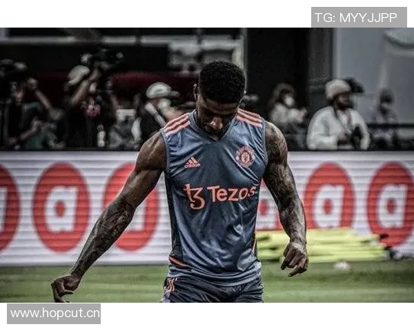 拉什福德积极备战国家德比训练照展现全力以赴的决心与信心